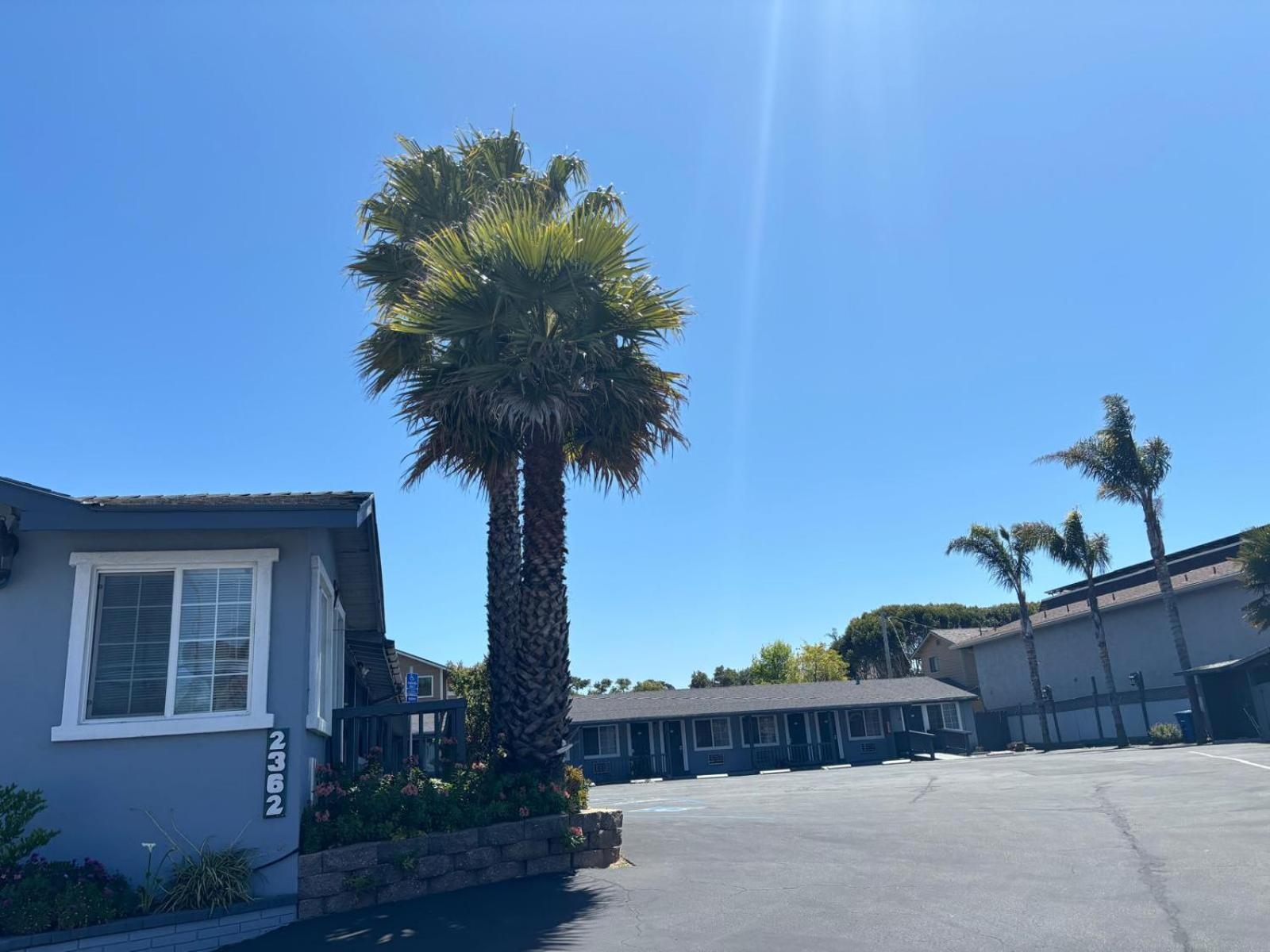The Monterey Fireplace Inn Ngoại thất bức ảnh