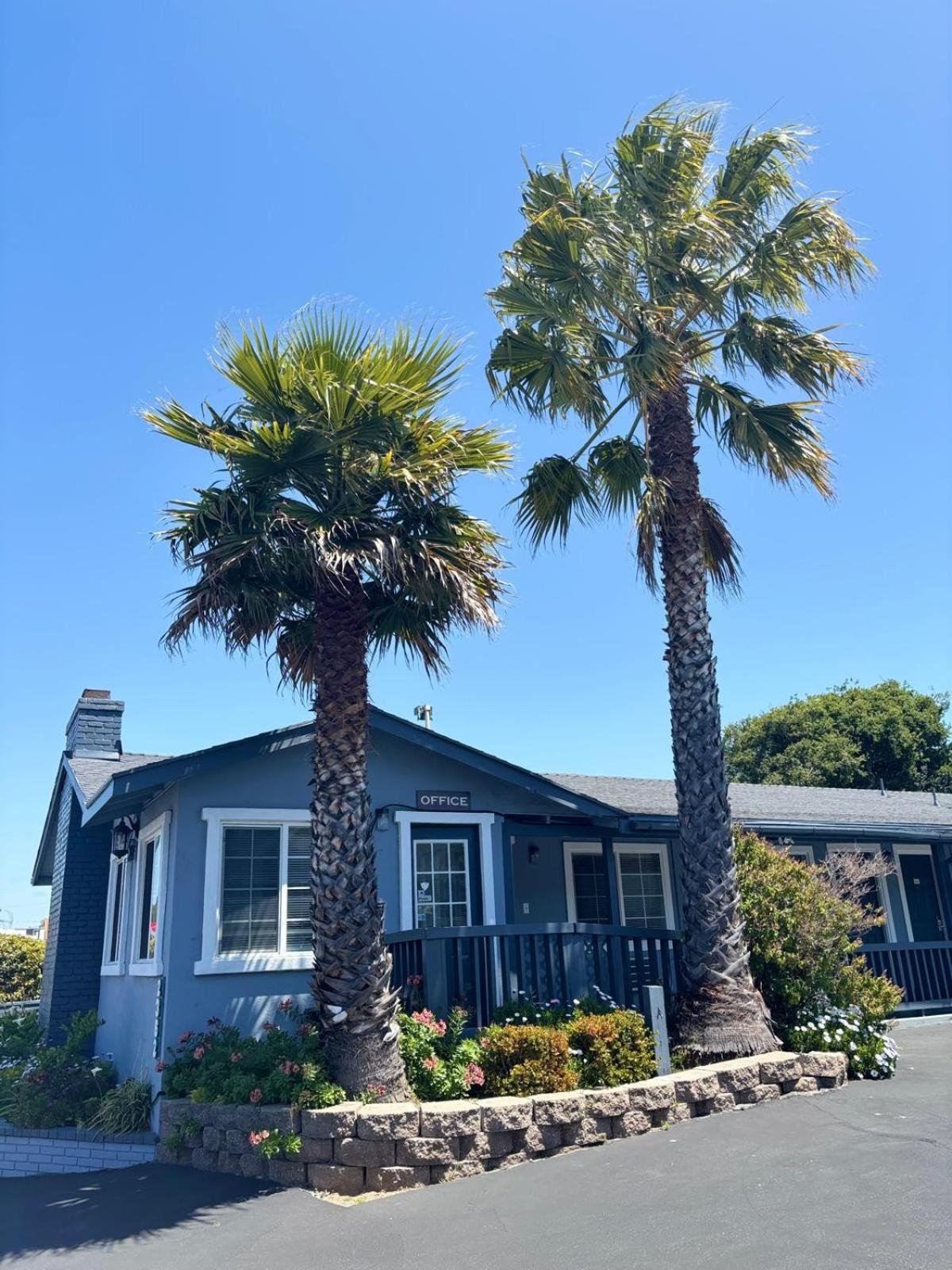 The Monterey Fireplace Inn Ngoại thất bức ảnh